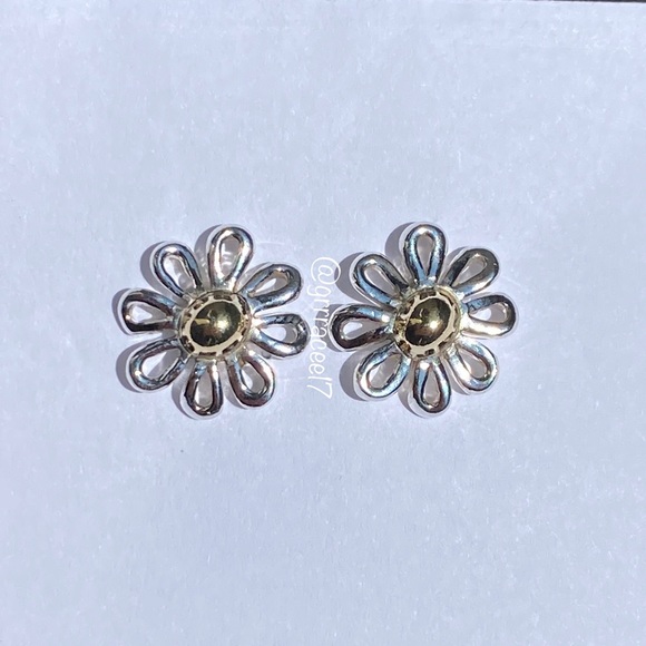 Tiffany & Co. Jewelry - AUTH Tiffany & Co Paloma Picasso Daisy earrings🌸